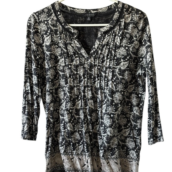 Lucky Brand Tops - Lucky Brand Size Small Petite Floral Black Tan V Neck Blouse